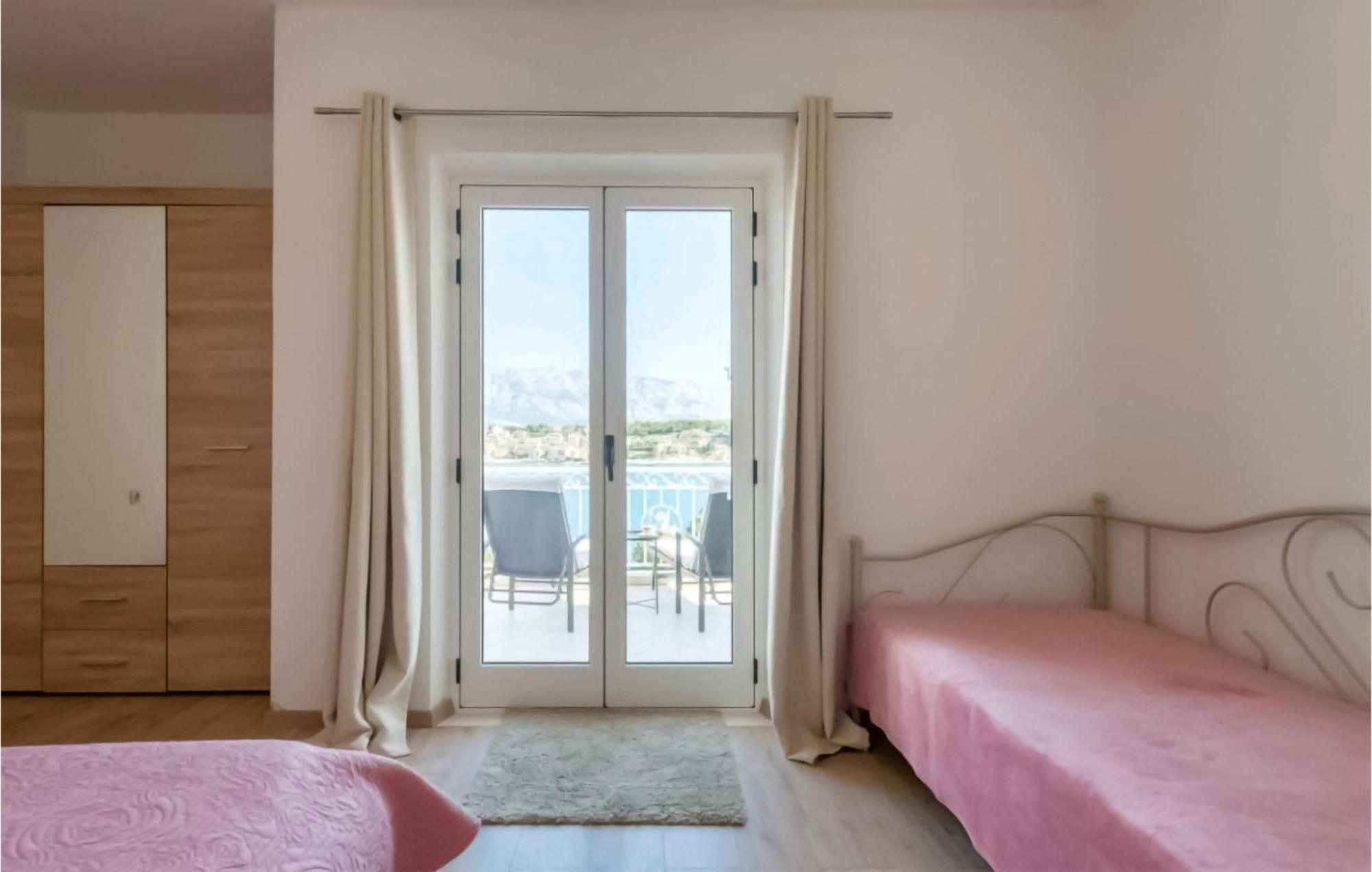 Amazing Apartment In Selca With Wifi Exteriör bild