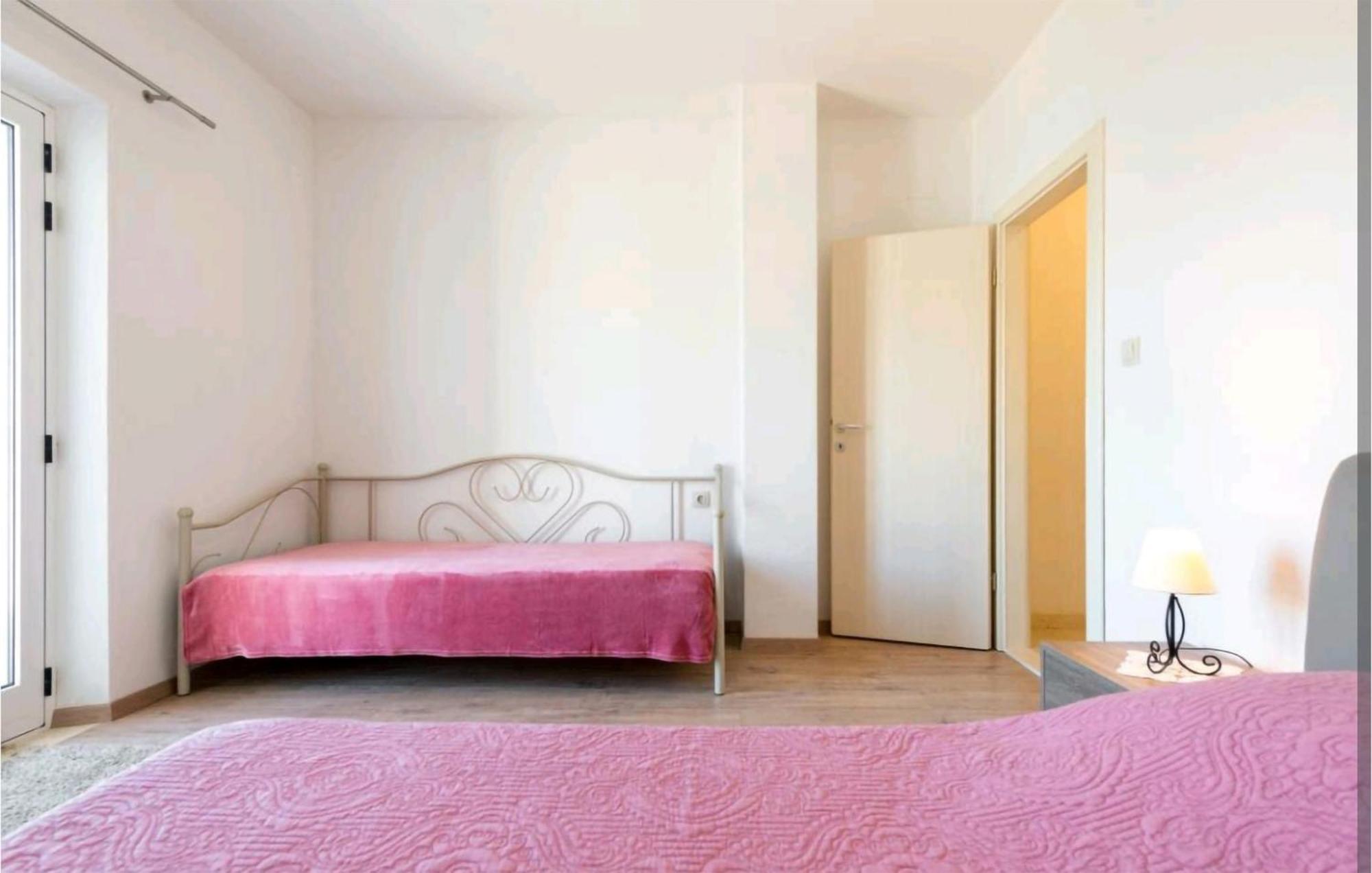 Amazing Apartment In Selca With Wifi Exteriör bild