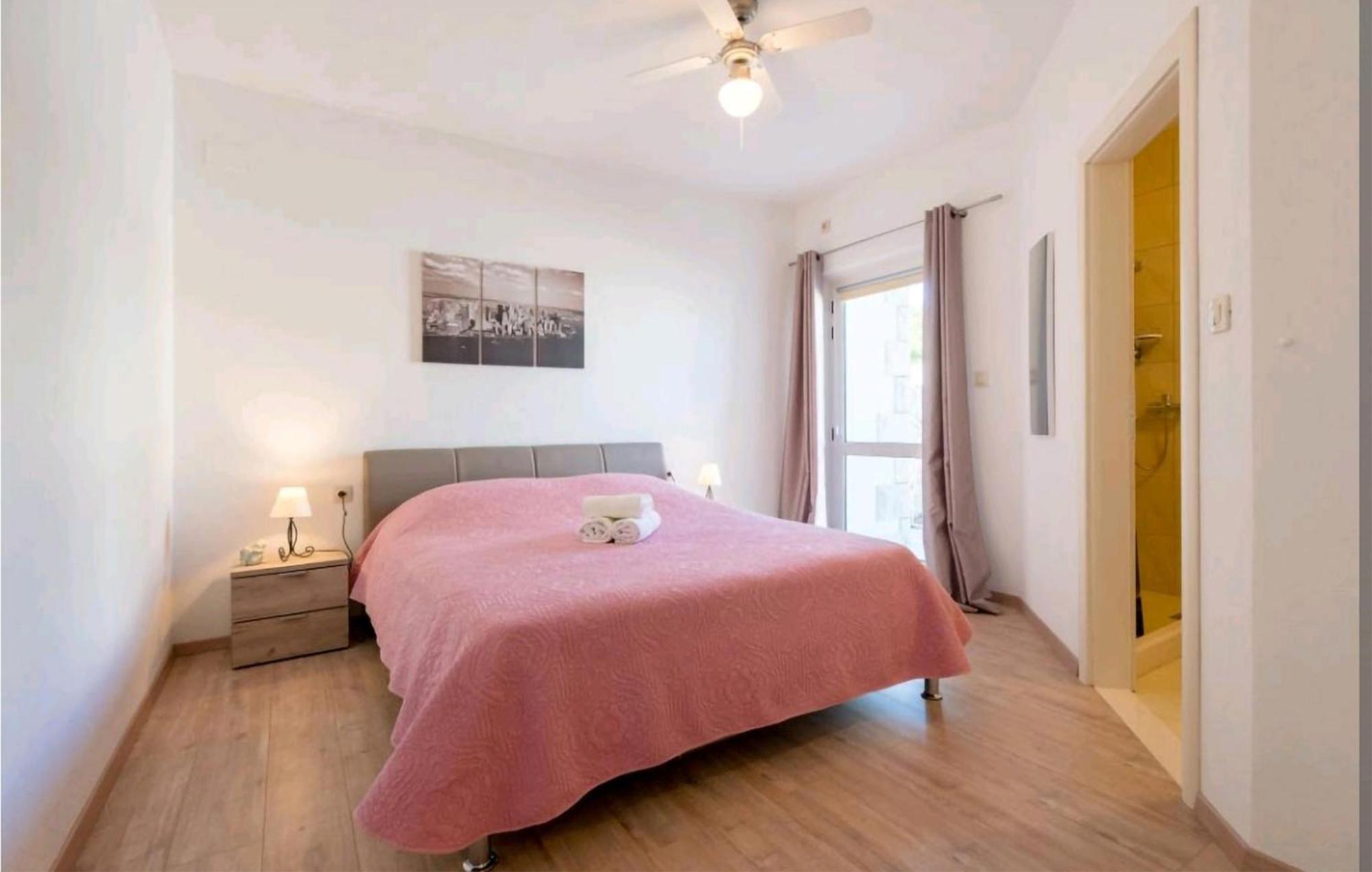Amazing Apartment In Selca With Wifi Exteriör bild